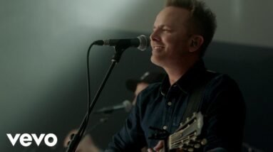 Chris Tomlin - Is He Worthy? (Live)