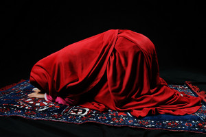 muslim girl praying rKwT6Bpro thumb 1